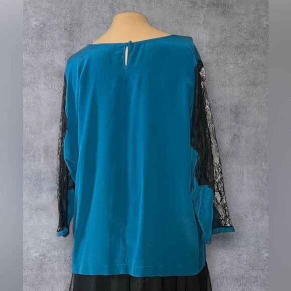 Simply Chloe Dao Silk & Lace Blouse – Size M - Picture 2 of 7